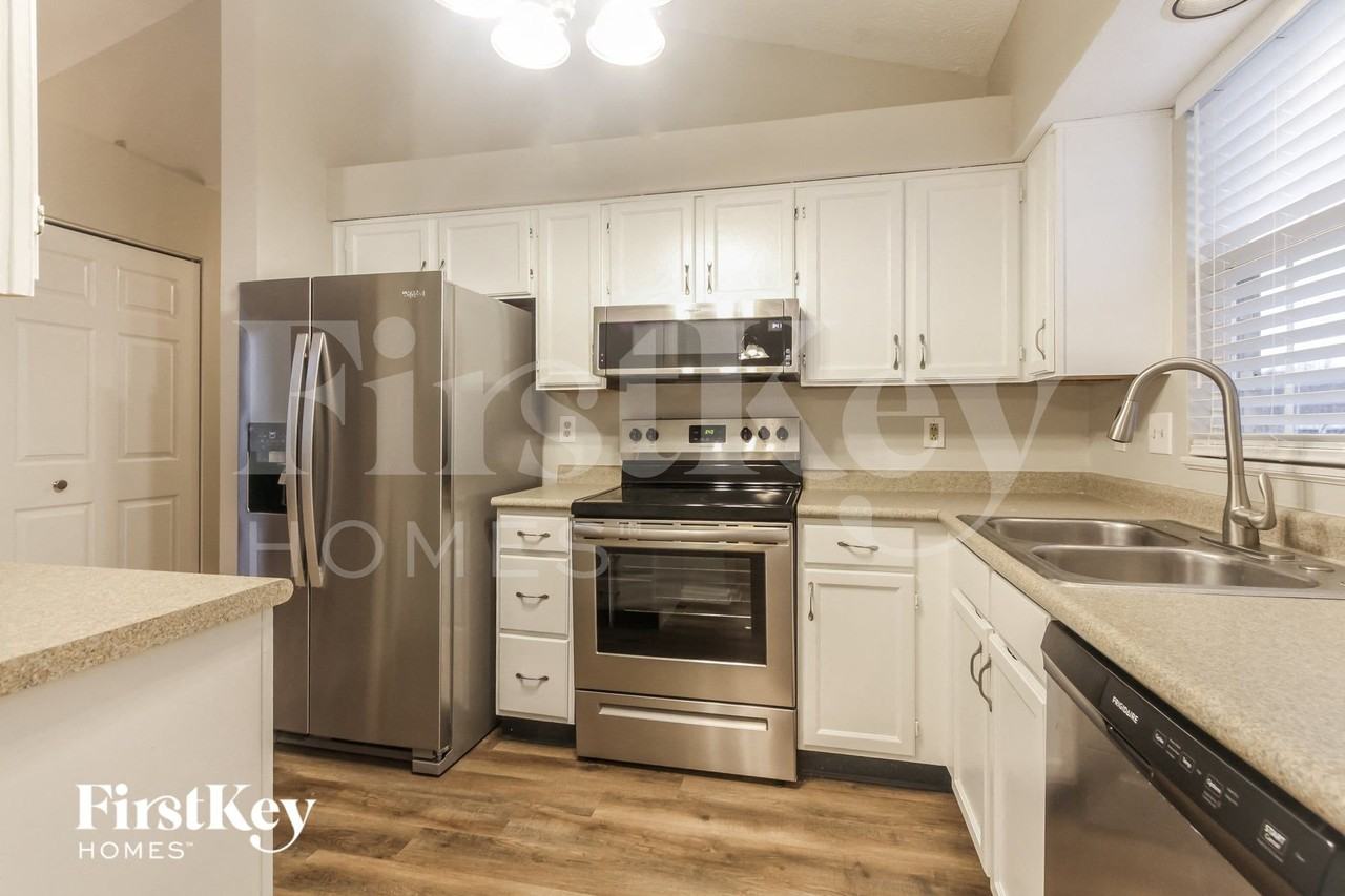 1520 Chase Blvd - Photo 5 of 16