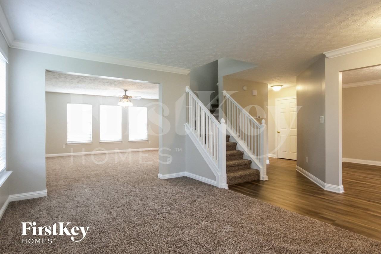 8124 Grassy Meadow Ln - Photo 2 of 15