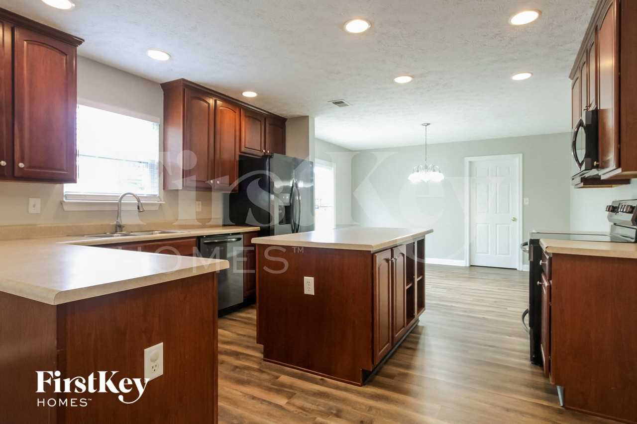 8124 Grassy Meadow Ln - Photo 4 of 15