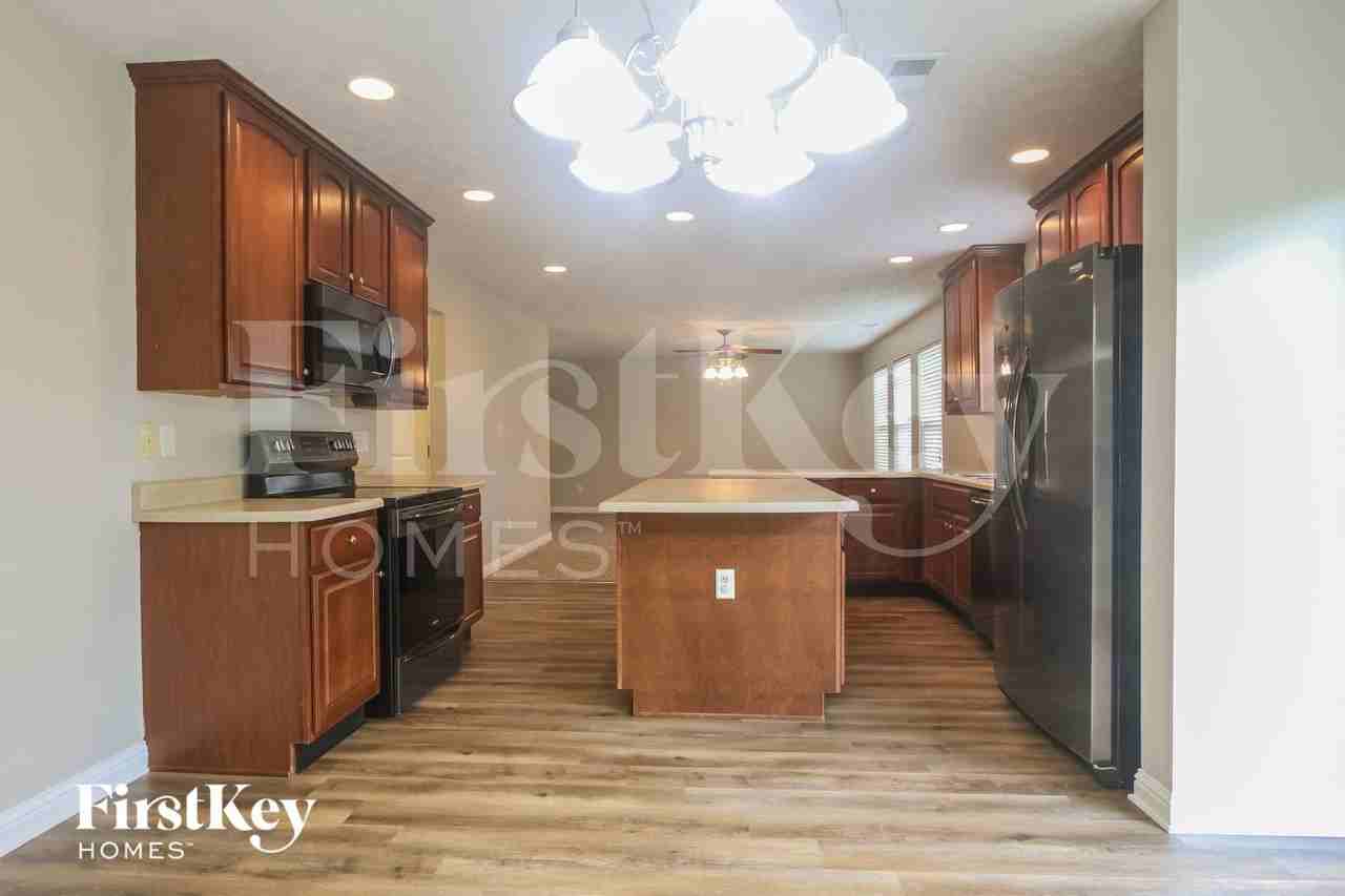 8124 Grassy Meadow Ln - Photo 5 of 15