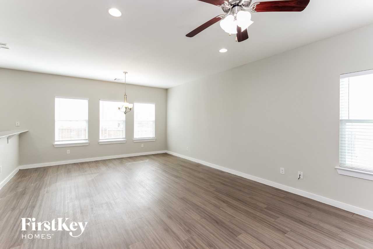 9920 Rio Doso Dr - Photo 3 of 16