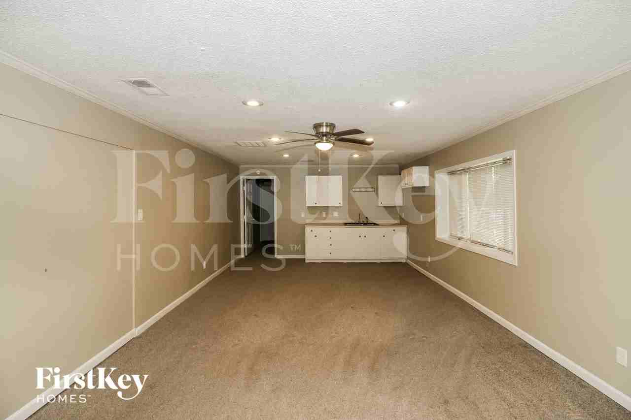 4490 Helene Rd - Photo 3 of 15