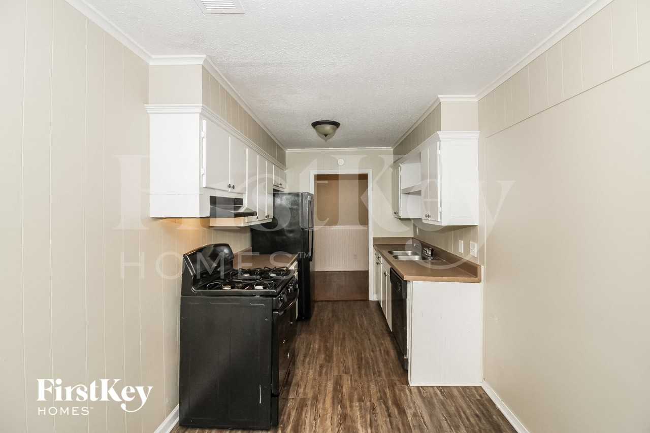 4490 Helene Rd - Photo 5 of 15