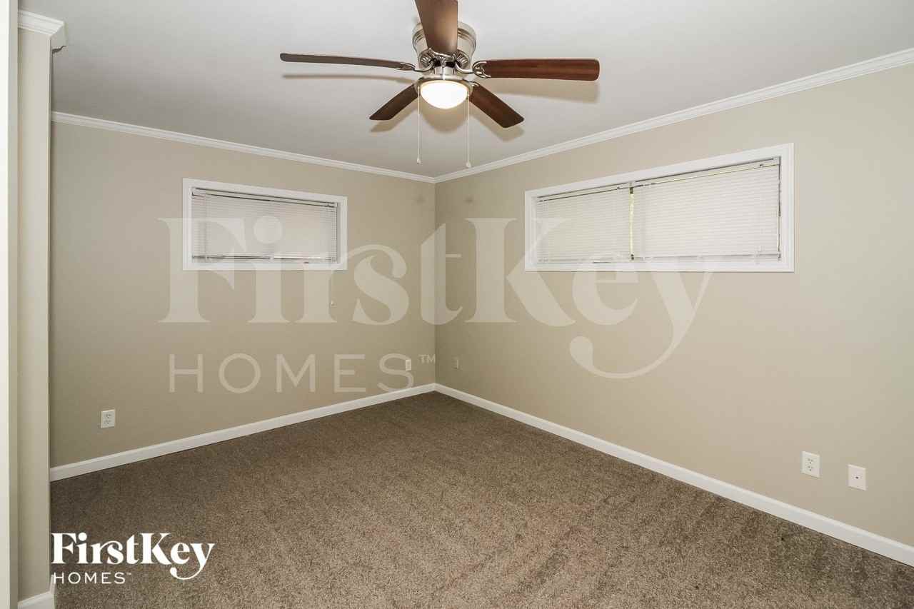 4490 Helene Rd - Photo 6 of 15