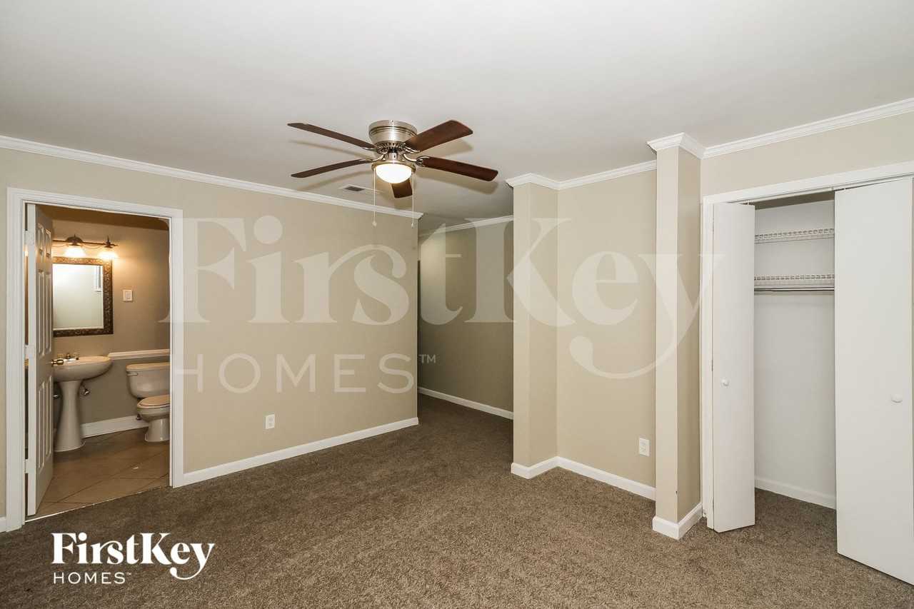 4490 Helene Rd - Photo 7 of 15