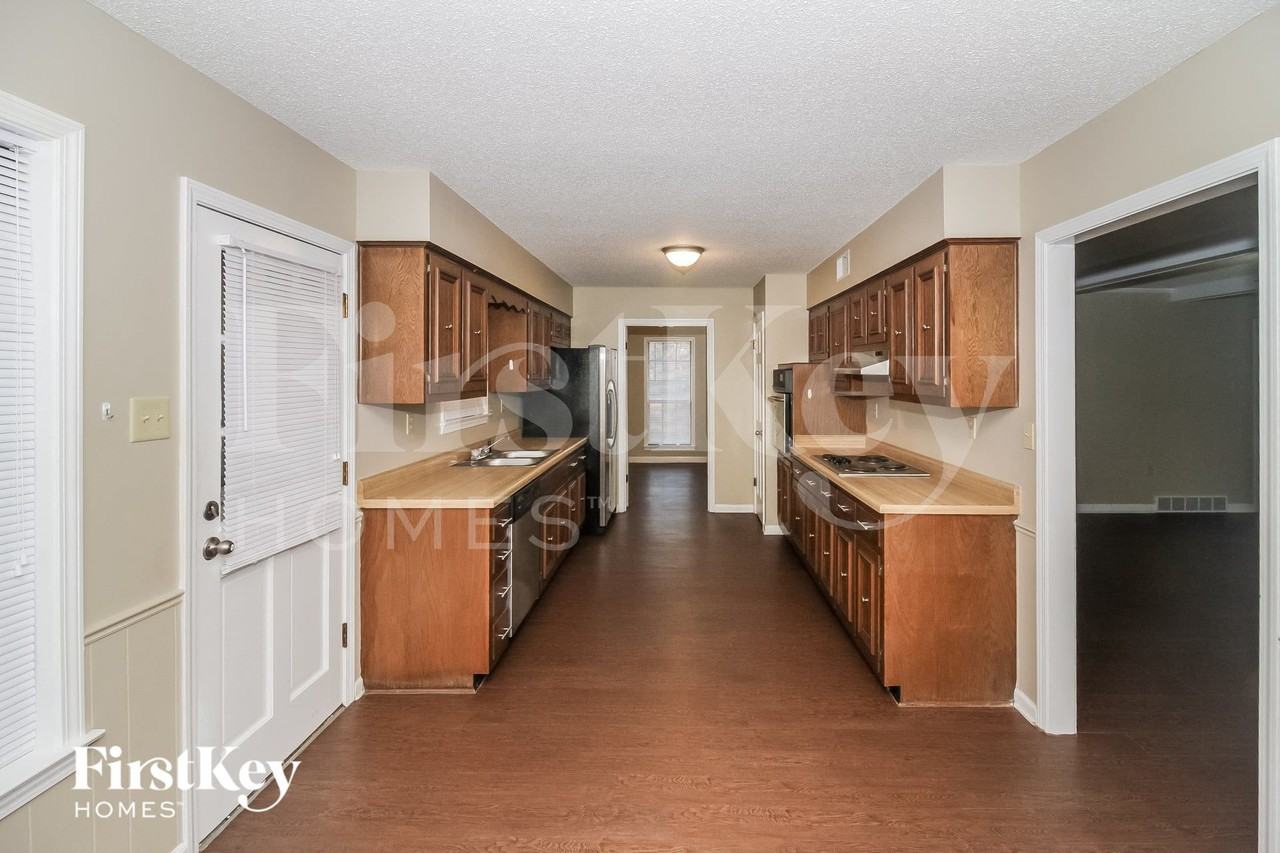 3333 Summerhill Dr - Photo 4 of 15