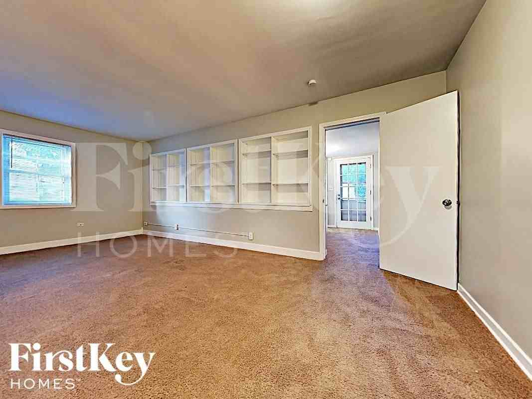 18609 Palmer Cir - Photo 2 of 16