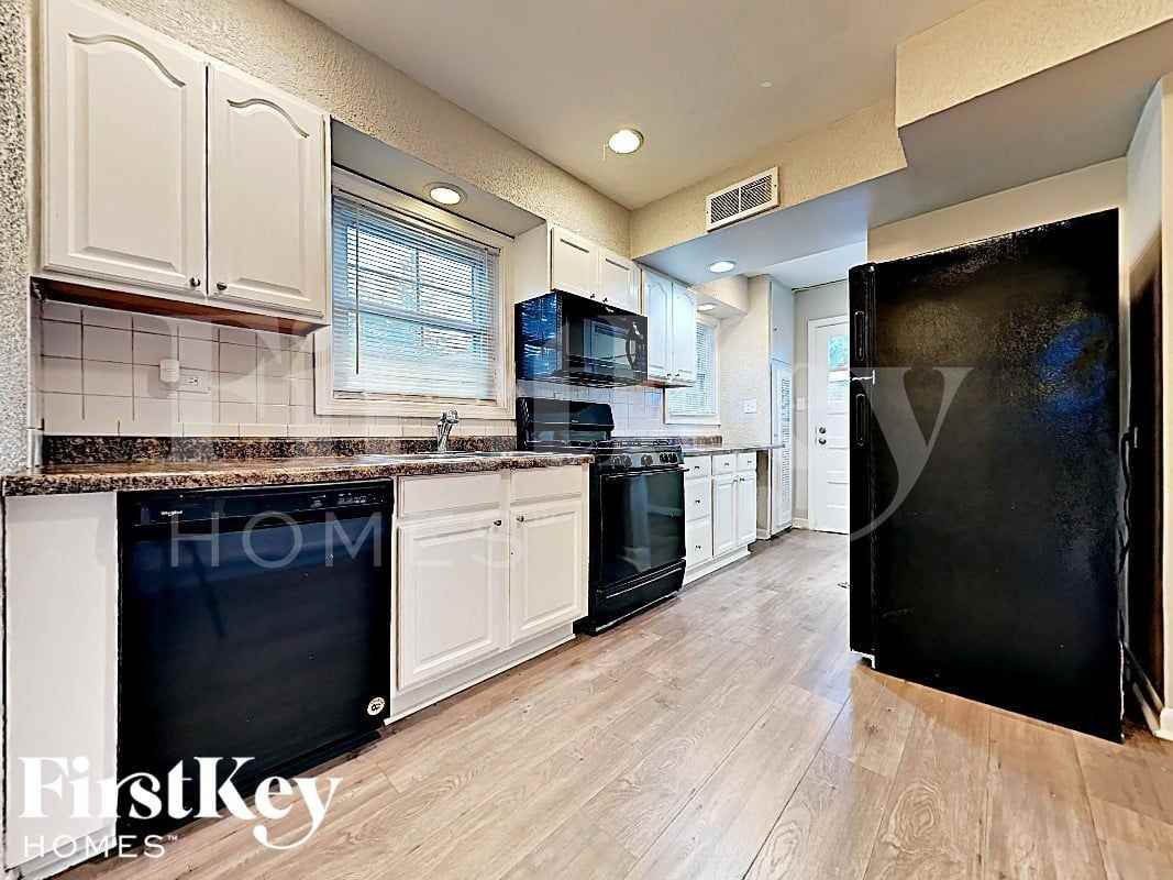 18609 Palmer Cir - Photo 4 of 16