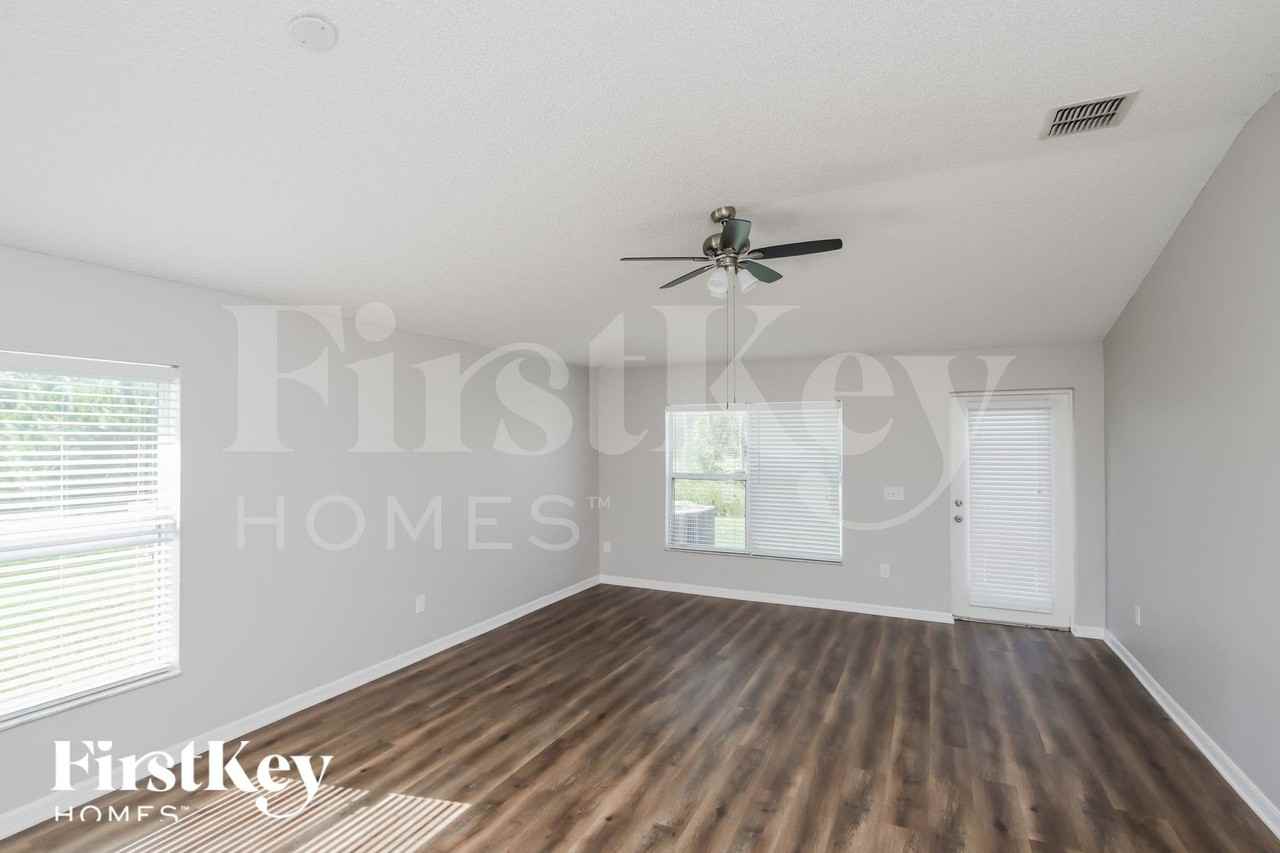 701 Lavender St Se - Photo 3 of 15