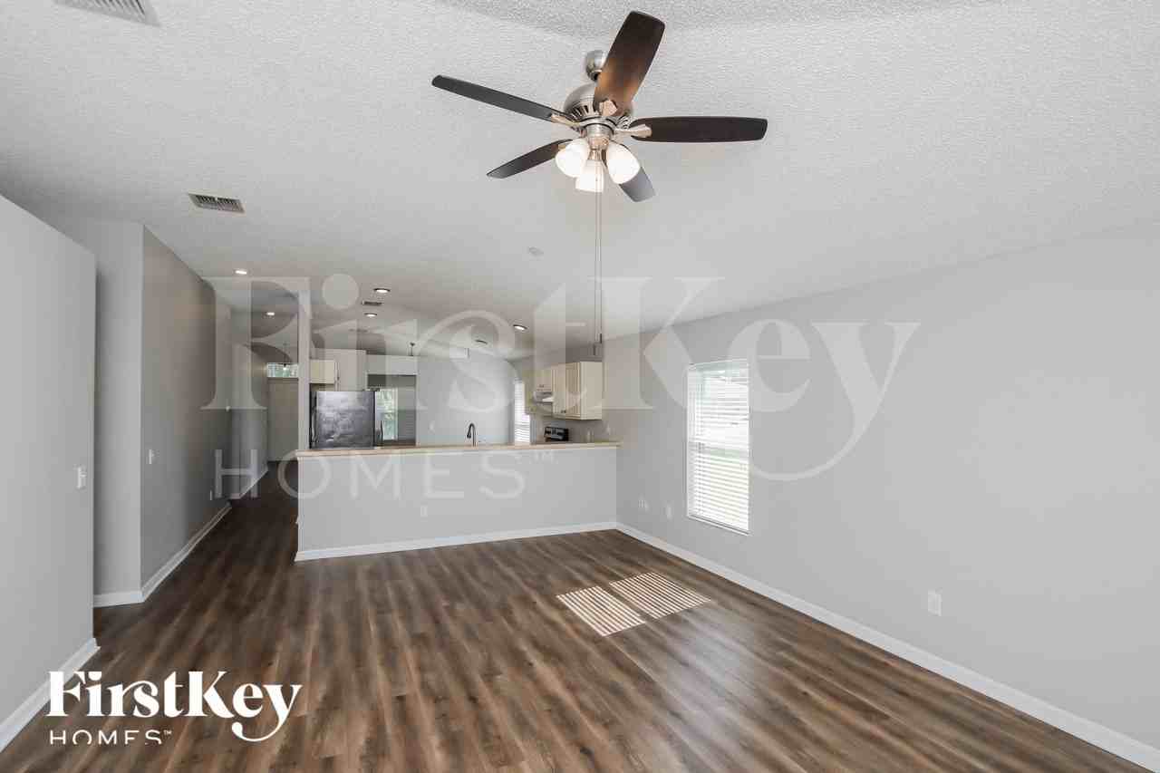 701 Lavender St Se - Photo 4 of 15