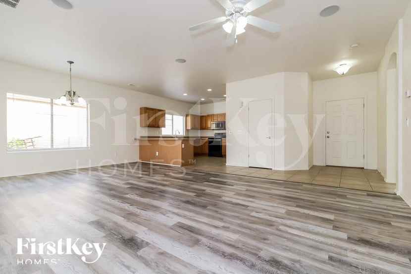 16860 W Cottonwood St - Photo 3 of 15