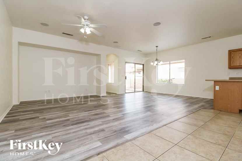 16860 W Cottonwood St - Photo 4 of 15