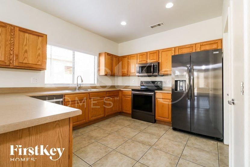 16860 W Cottonwood St - Photo 6 of 15