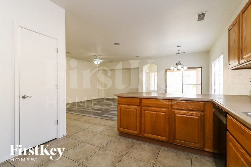 16860 W Cottonwood St - Photo 7 of 15