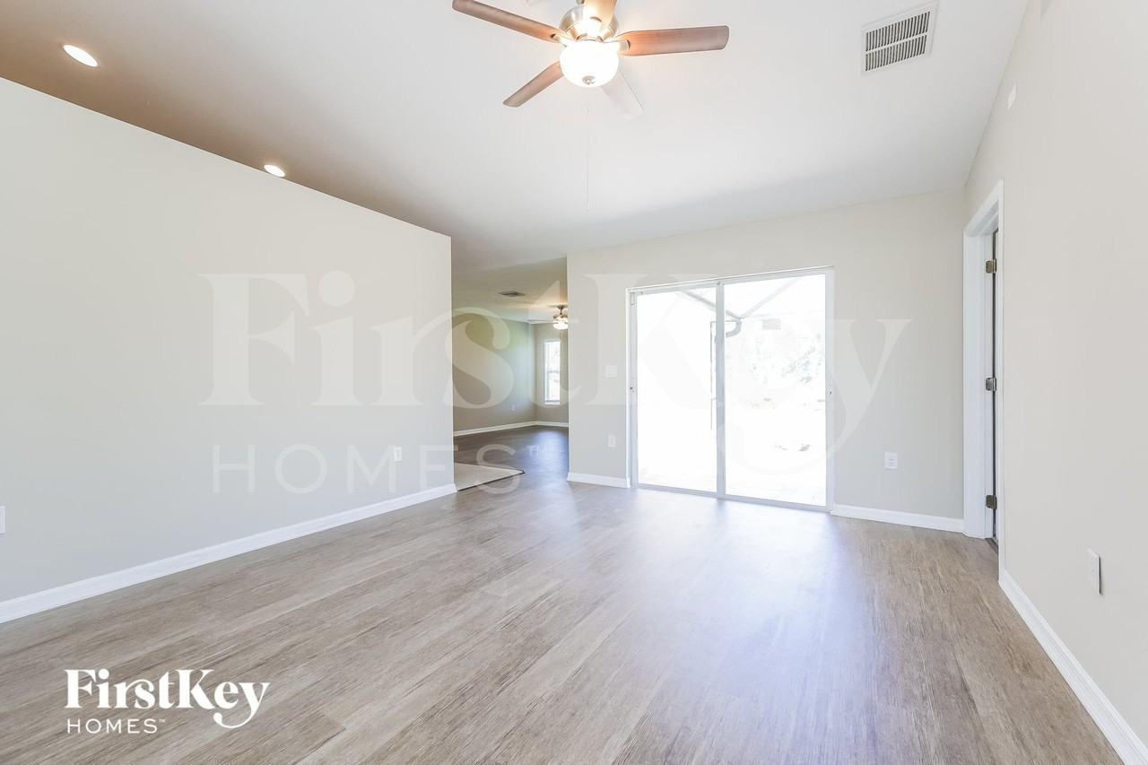 2516 57th St W - Photo 2 of 15