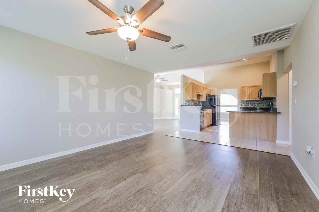 2516 57th St W - Photo 4 of 15
