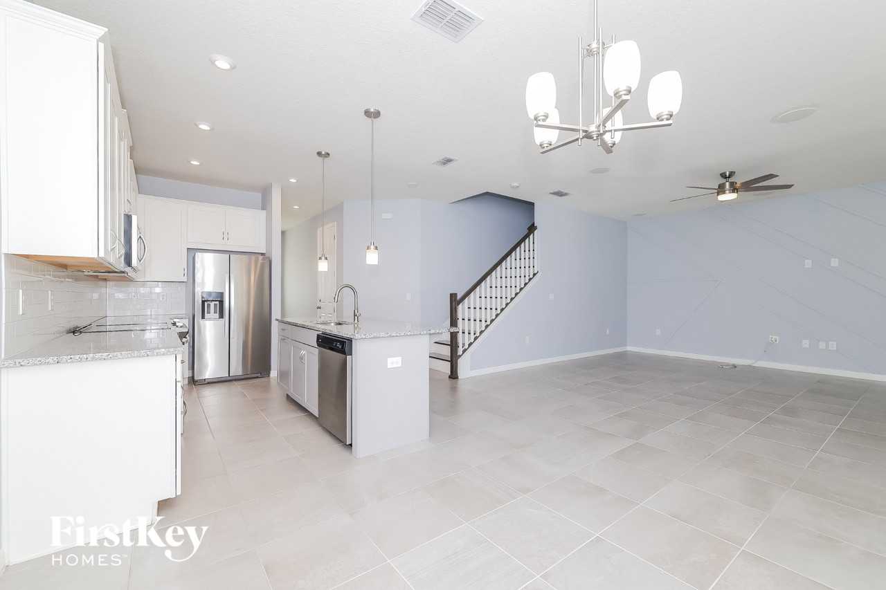 2412 Riverbank Cv - Photo 4 of 15