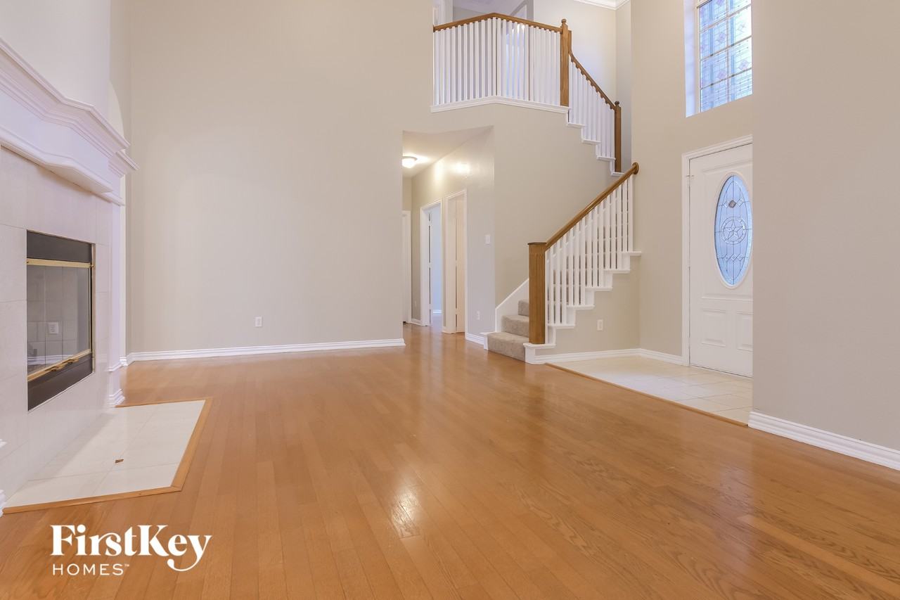 3145 Waterside Dr - Photo 2 of 15