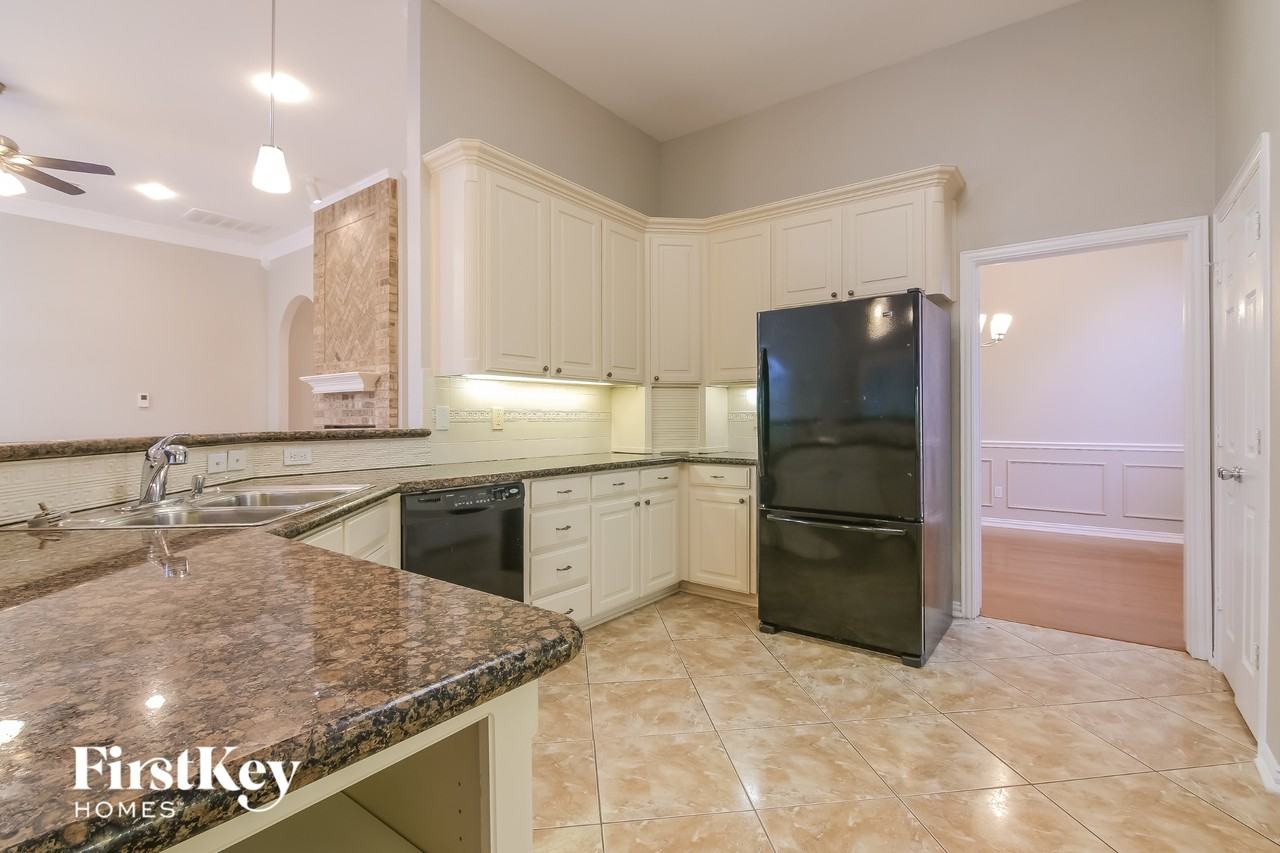 3145 Waterside Dr - Photo 4 of 15