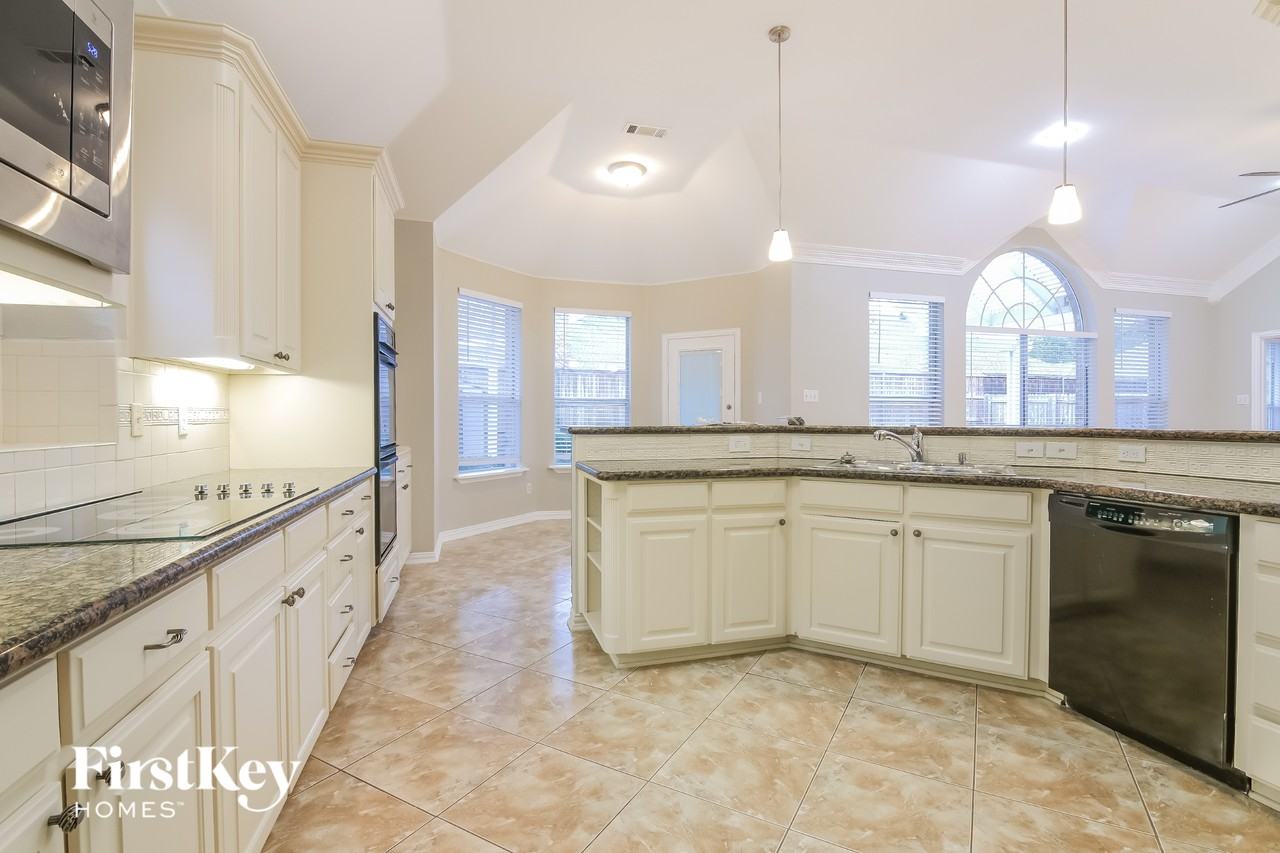 3145 Waterside Dr - Photo 5 of 15