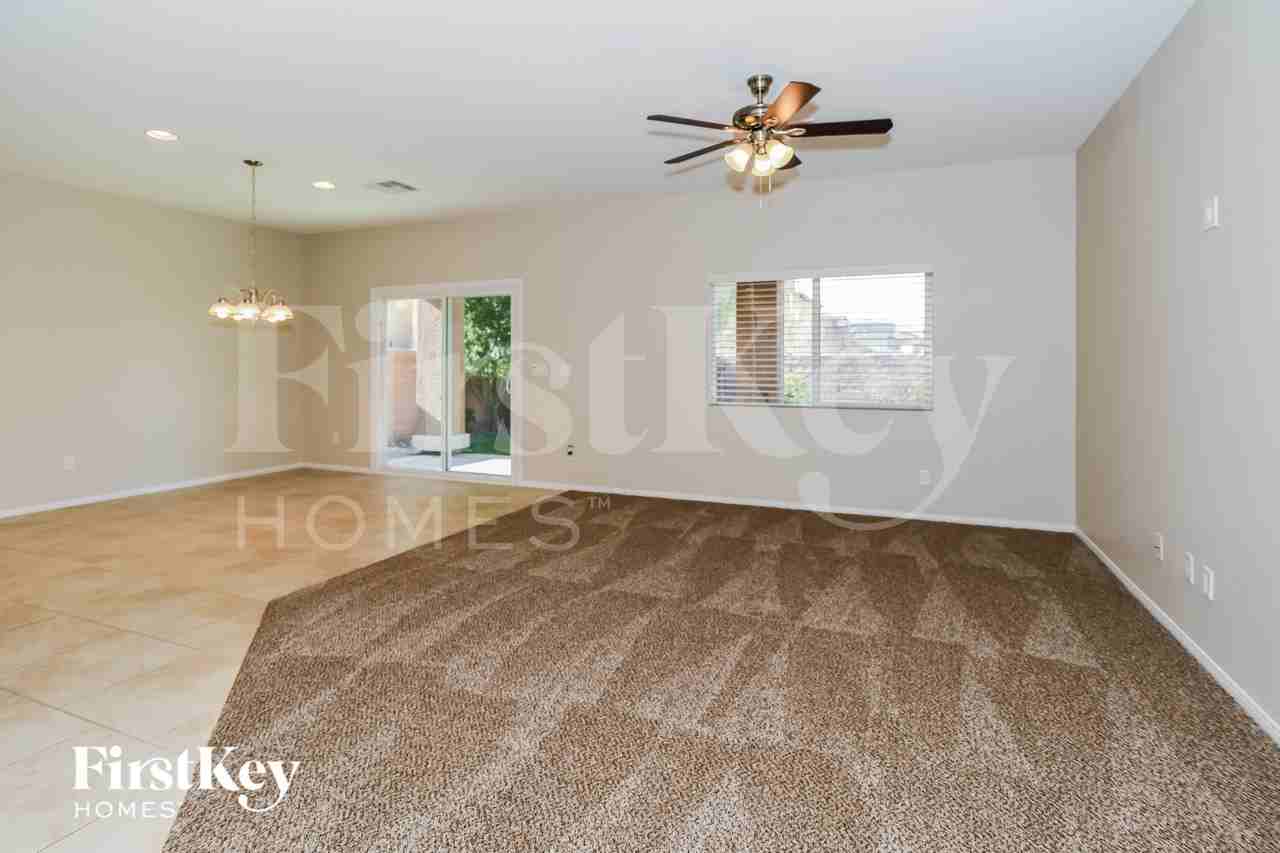10739 Morning Frost St - Photo 2 of 15