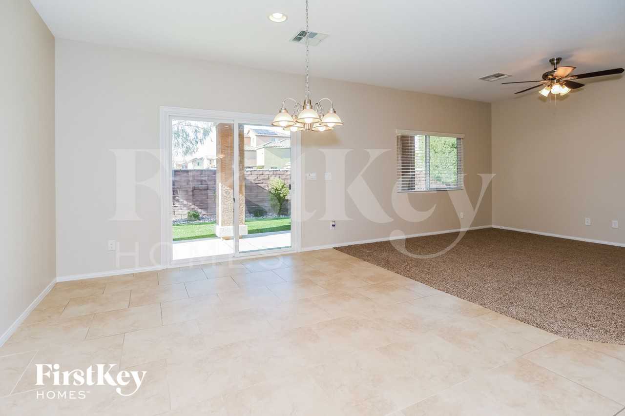 10739 Morning Frost St - Photo 4 of 15