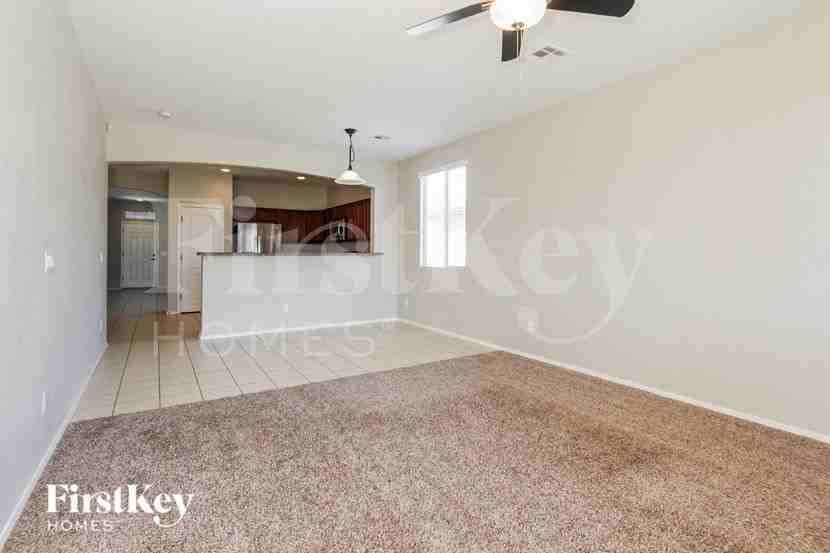17577 W Buchanan St - Photo 2 of 16