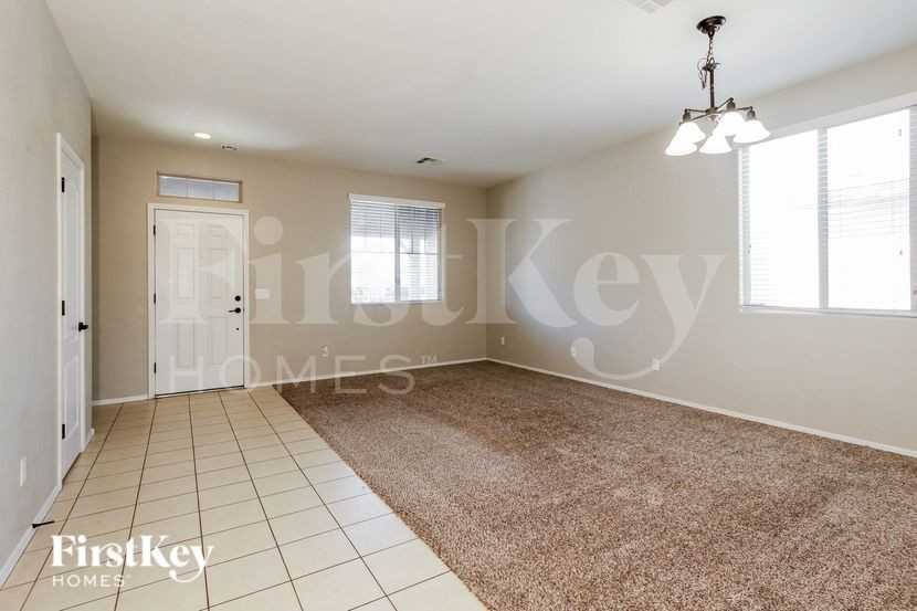 17577 W Buchanan St - Photo 5 of 16