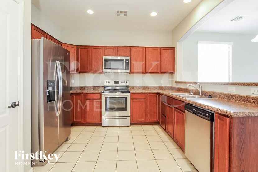 17577 W Buchanan St - Photo 6 of 16