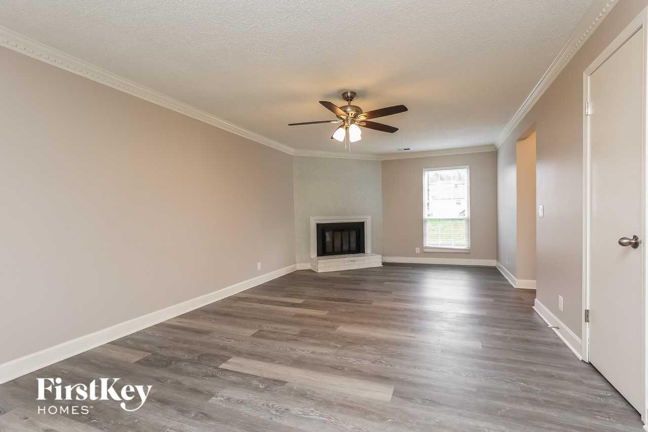 1013 Carriage Way Ct - Photo 2 of 15