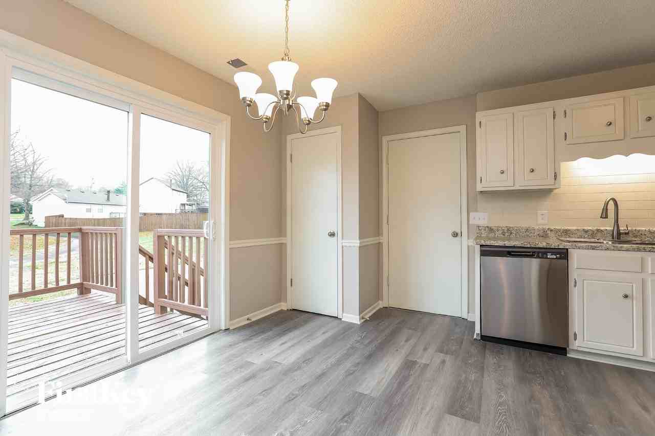 1013 Carriage Way Ct - Photo 3 of 15