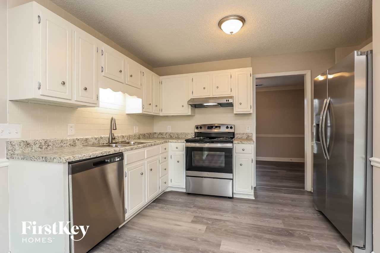 1013 Carriage Way Ct - Photo 4 of 15