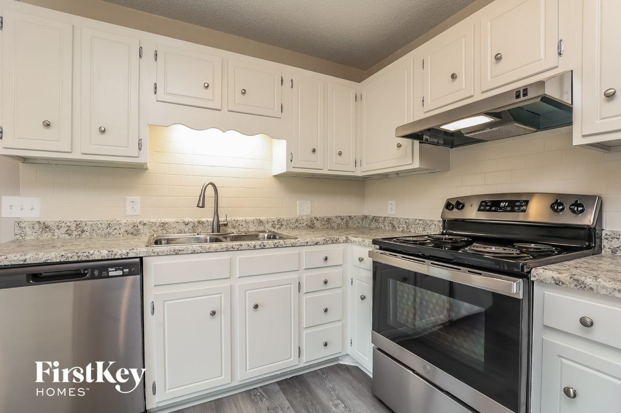 1013 Carriage Way Ct - Photo 5 of 15