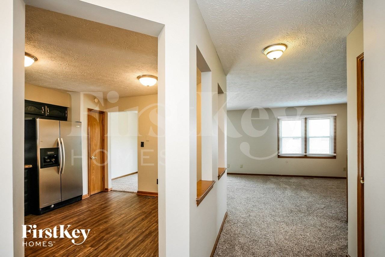 6135 Pillory Dr - Photo 3 of 15