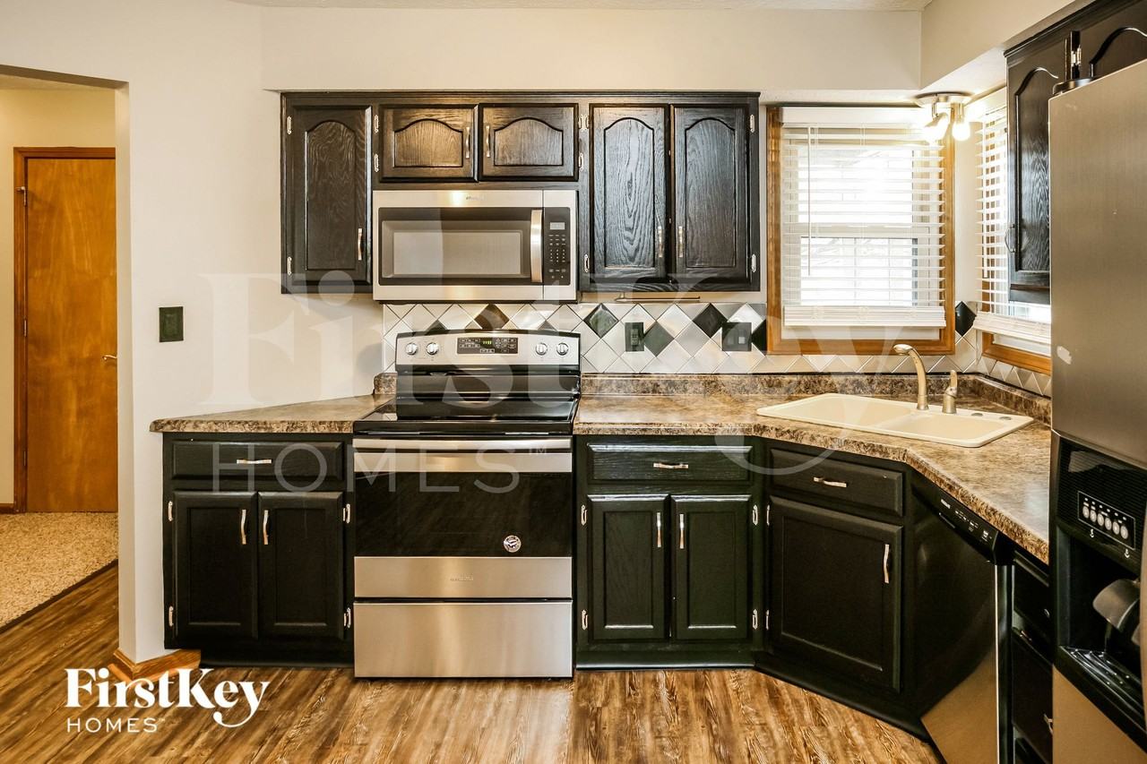 6135 Pillory Dr - Photo 6 of 15