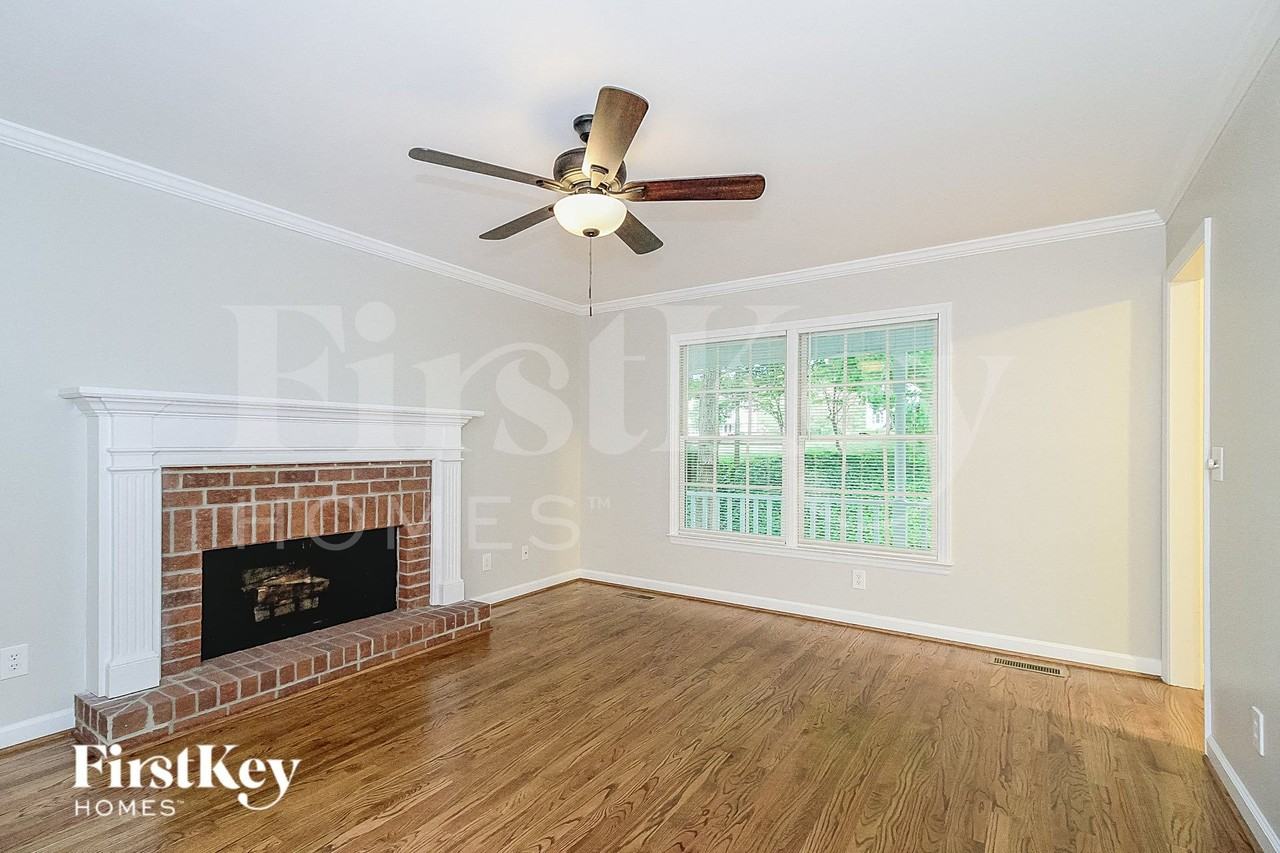 5225 Bridge Pointe Dr - Photo 3 of 15