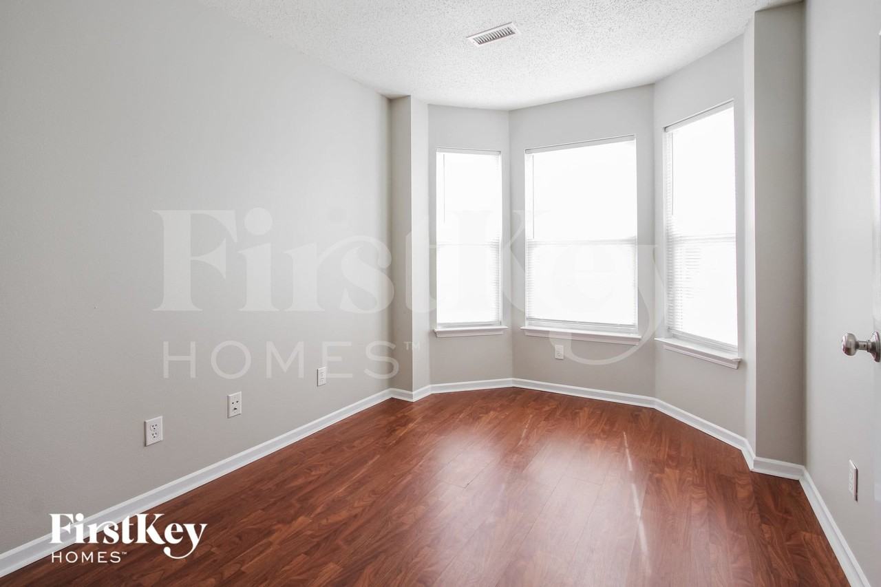 8103 Crackling Ln - Photo 4 of 15