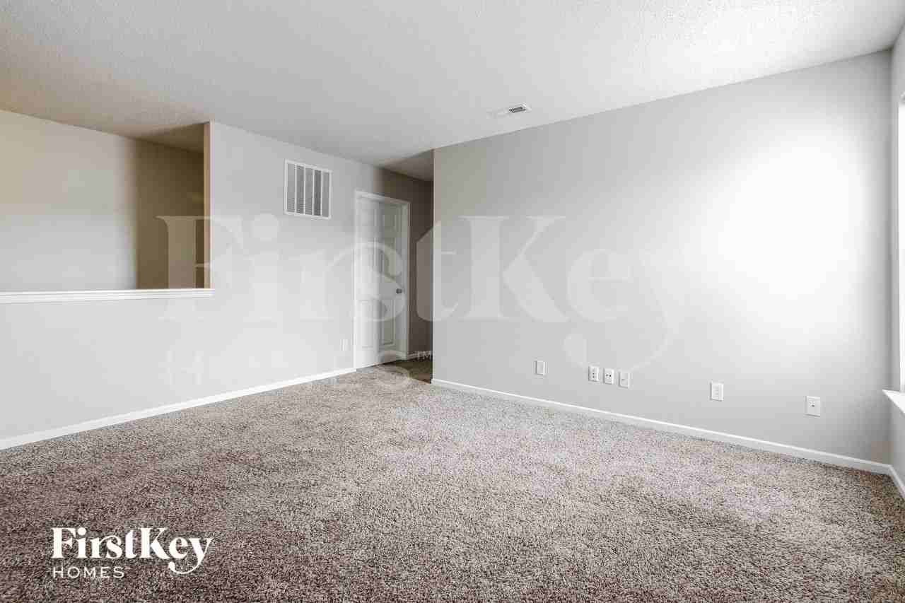 8103 Crackling Ln - Photo 7 of 15