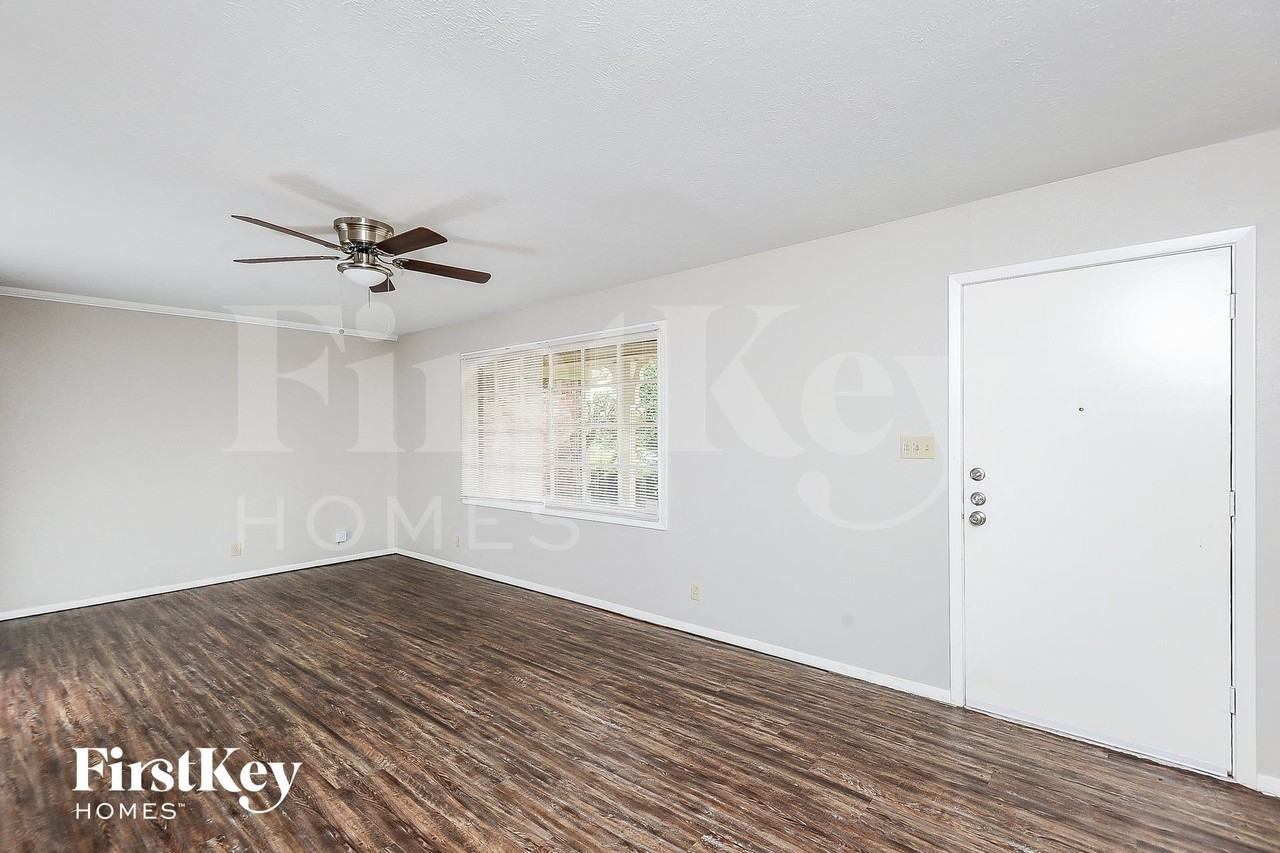5632 Wonder Dr - Photo 3 of 15