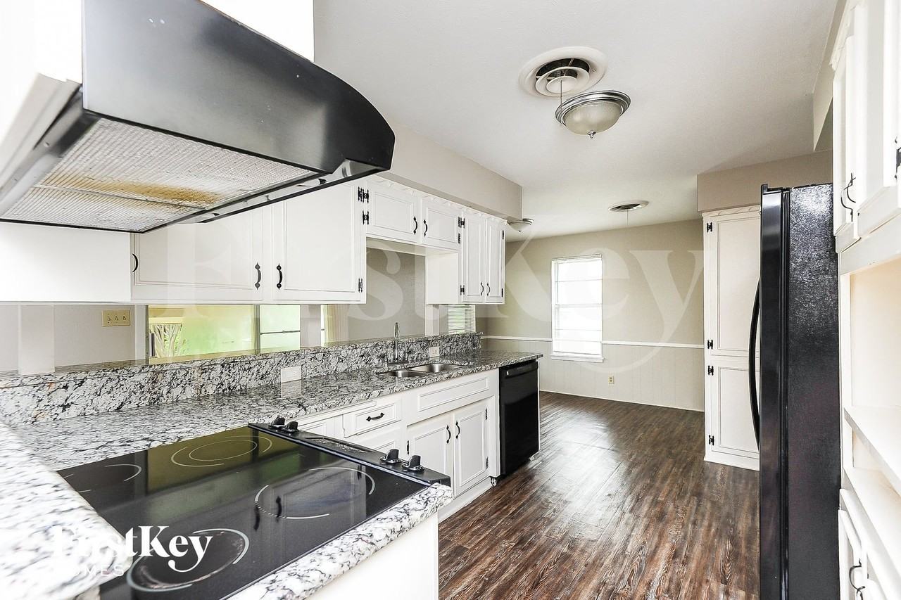 5632 Wonder Dr - Photo 5 of 15