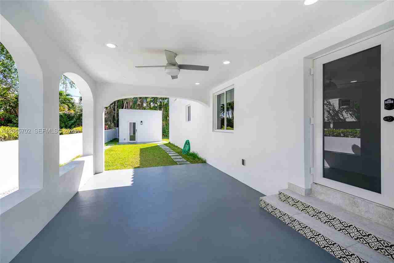 817 Columbus Blvd #817 - Photo 2 of 8