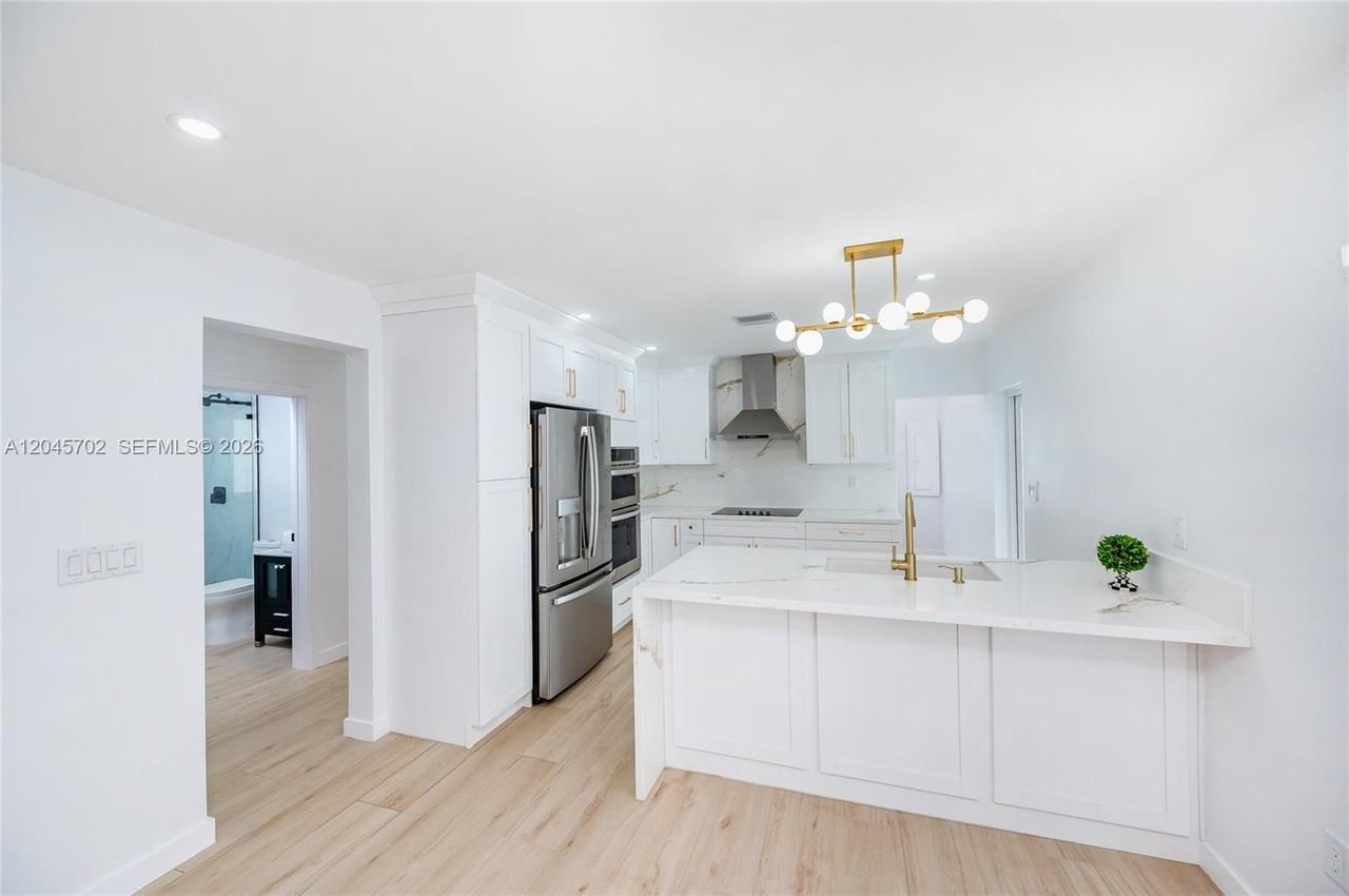 817 Columbus Blvd #817 - Photo 3 of 8