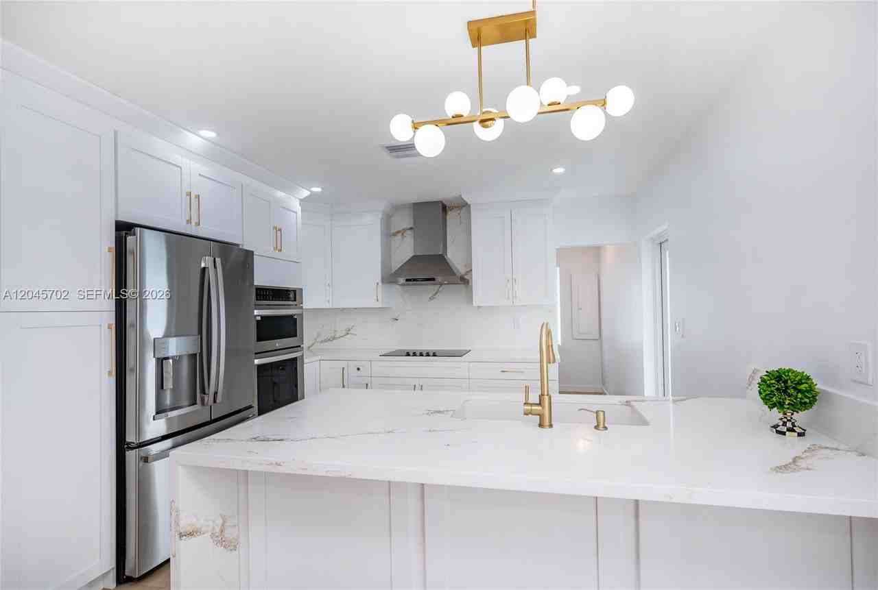 817 Columbus Blvd #817 - Photo 5 of 8
