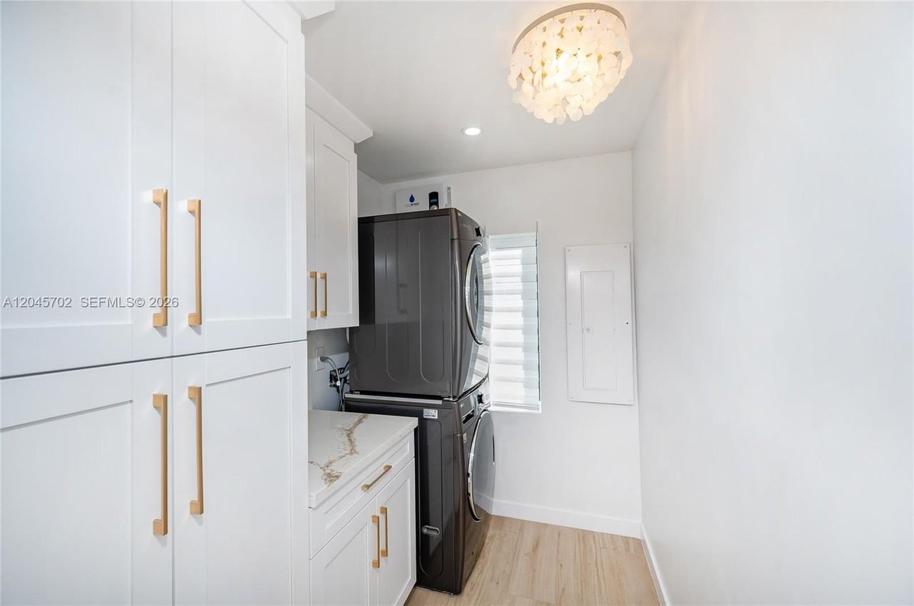 817 Columbus Blvd #817 - Photo 6 of 8