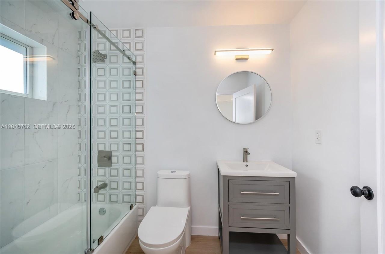 817 Columbus Blvd #817 - Photo 7 of 8