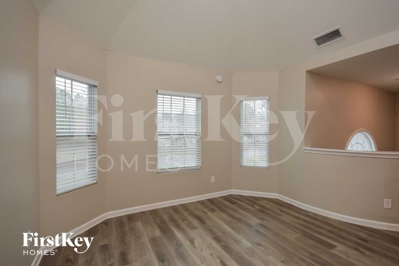 140 Rivercrest Ln - Photo 2 of 15