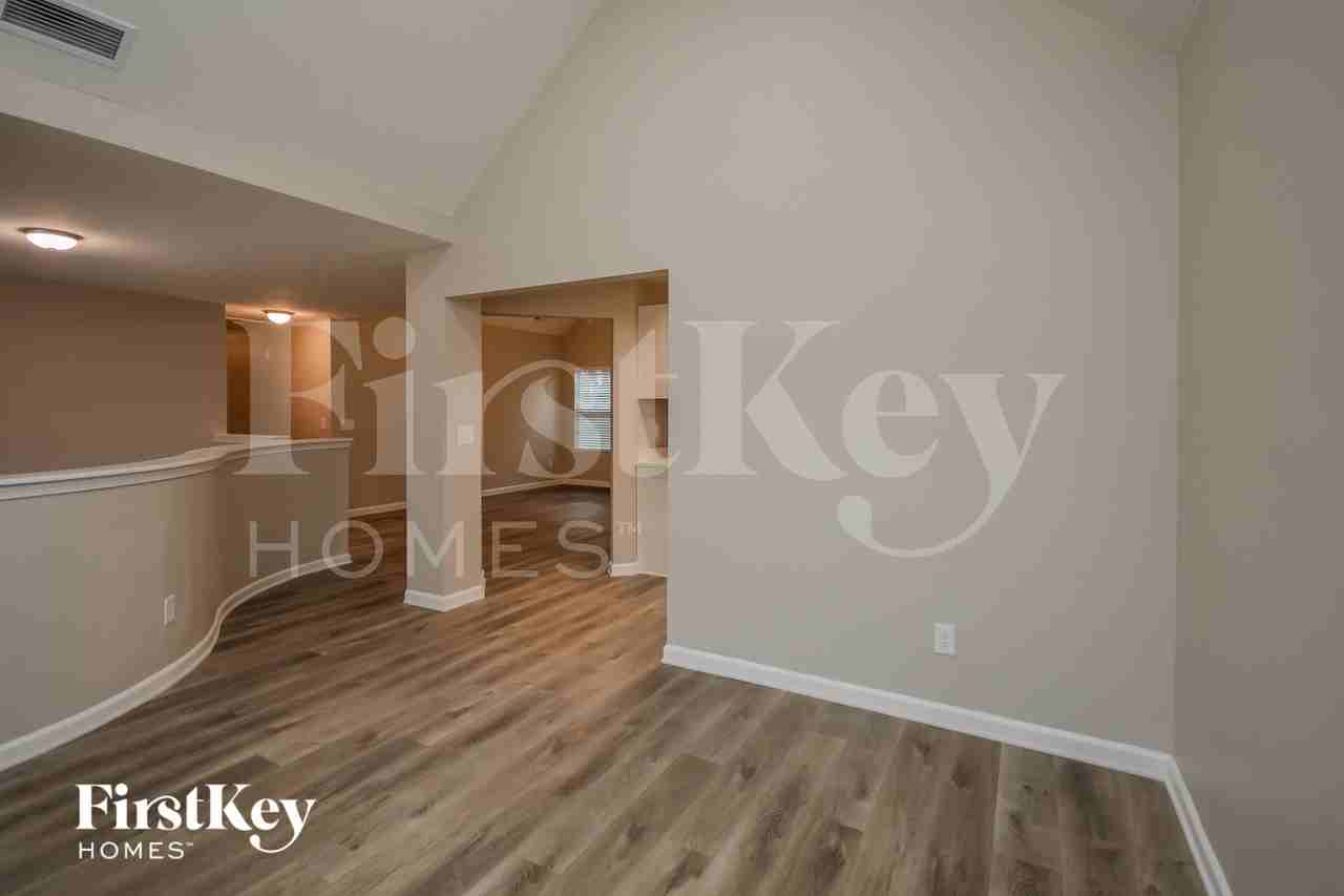 140 Rivercrest Ln - Photo 3 of 15