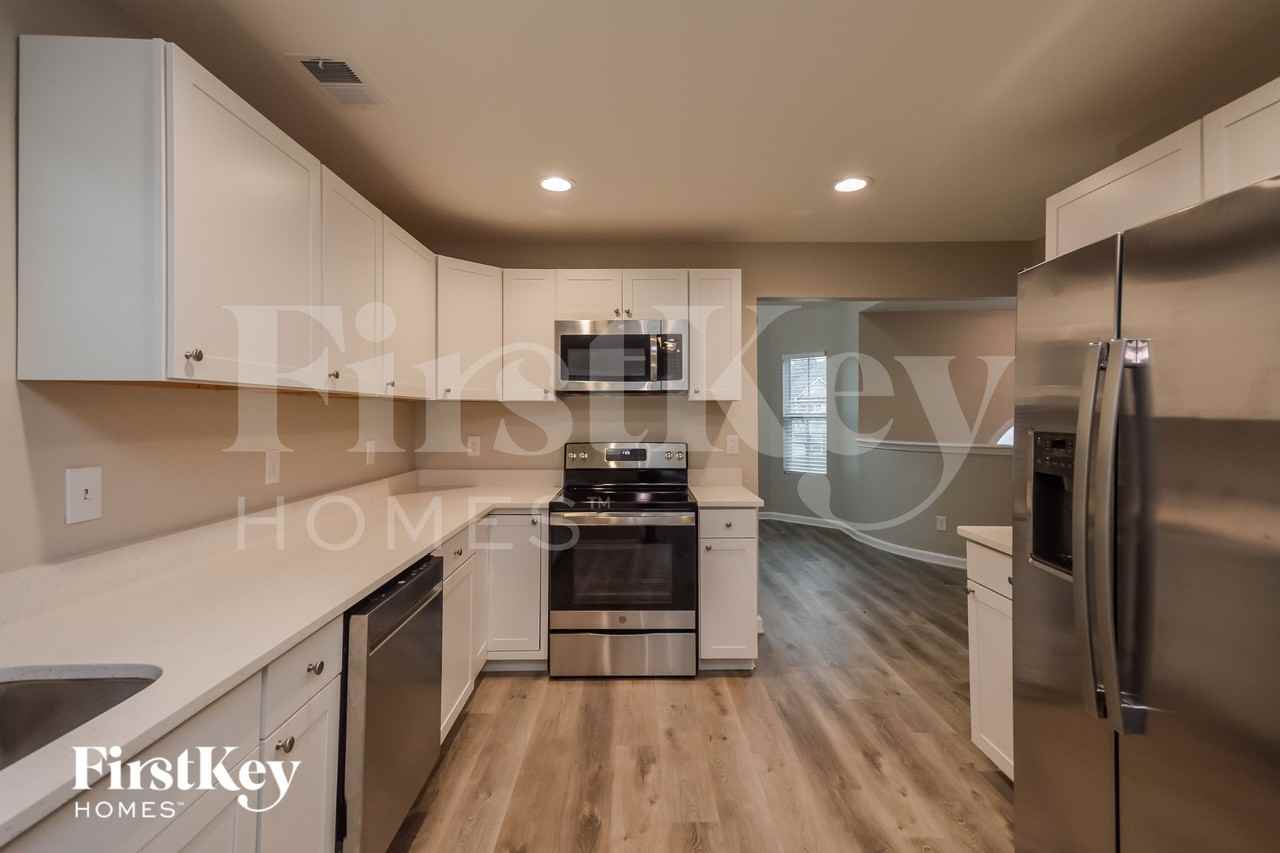 140 Rivercrest Ln - Photo 4 of 15