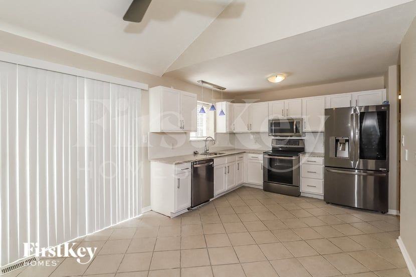 1877 Gates Dr W - Photo 5 of 15