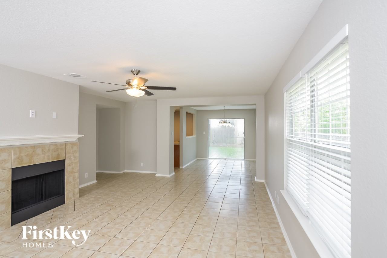 11066 Barclay Pt - Photo 3 of 15